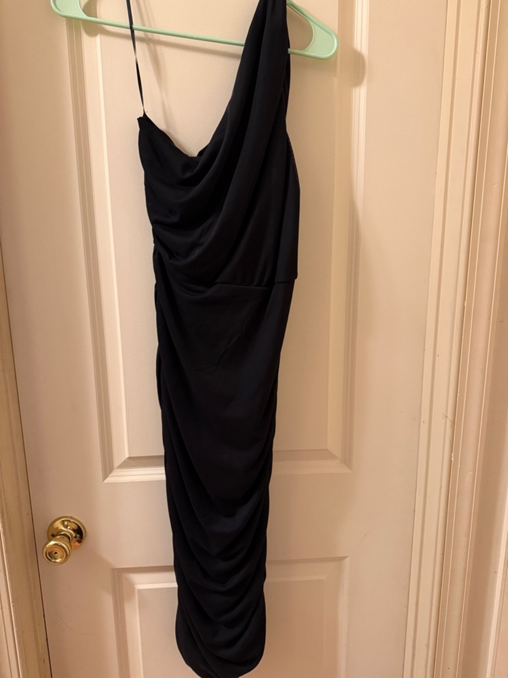 Elegant Black One-Shoulder Draped Dress